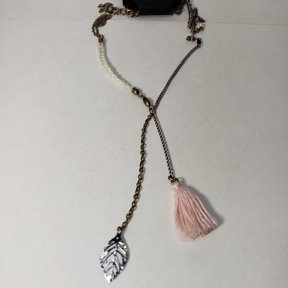 GUESS Pink Tassel & Leaf Pendant Necklace – Mixed-Material Boho Lariat Jewelry - Picture 9 of 9